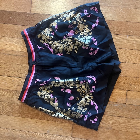 Cynthia Rowley Silk Gold/Black/Pink Shorts - Picture 2 of 2